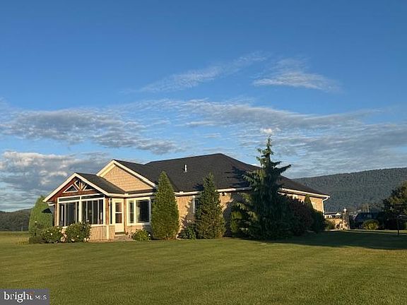 4th image of 396 Green Ln