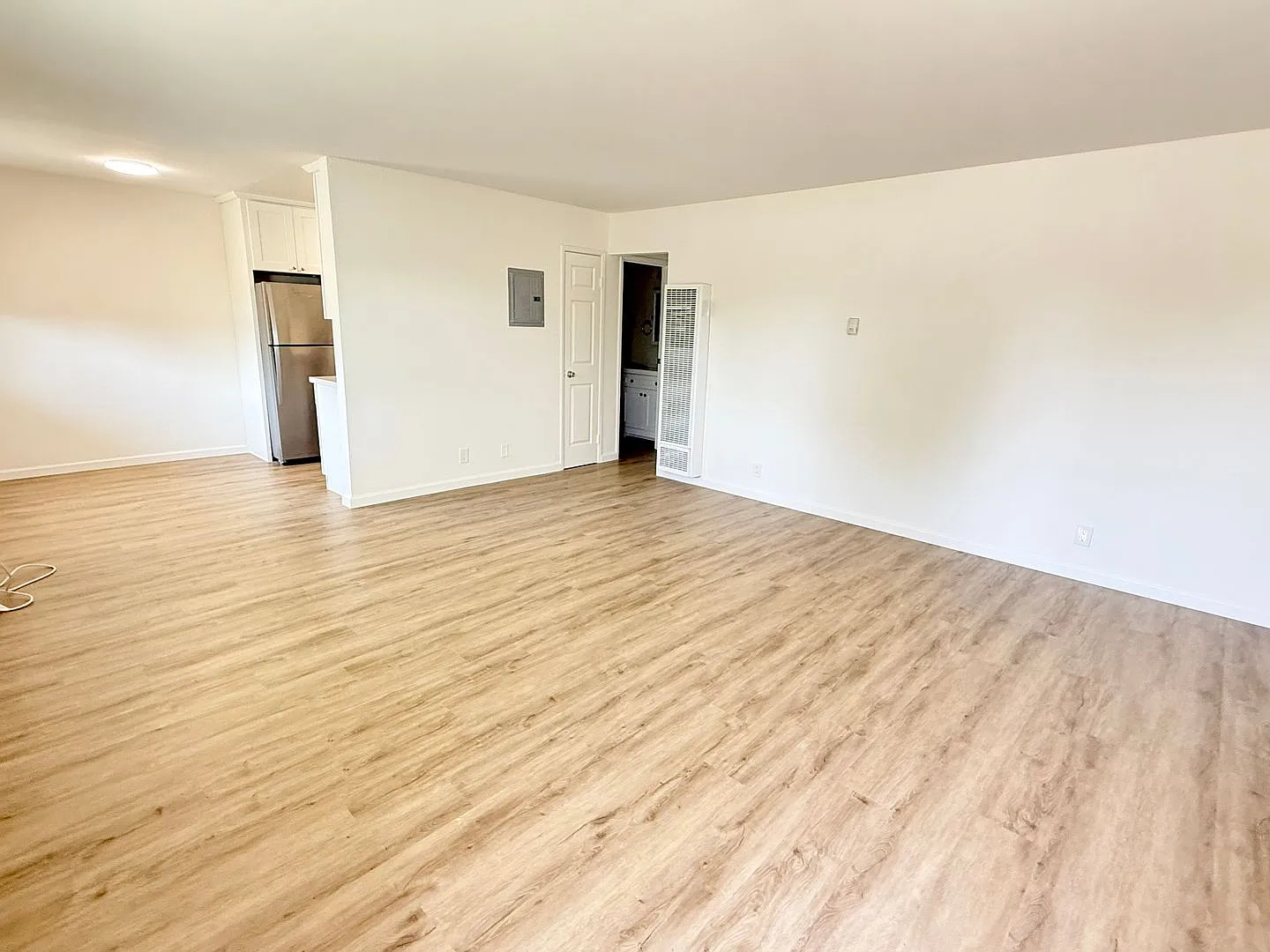 161 (900 Broadway) — Photo 3