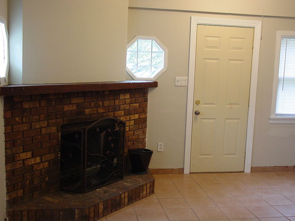 2nd image of 829 E 28thst.