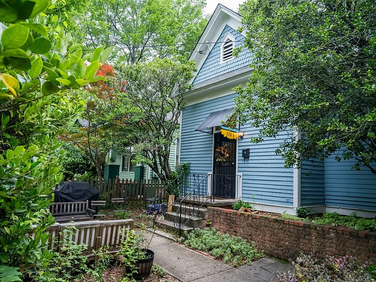 370 Cherokee Ave SE #A — Photo 1