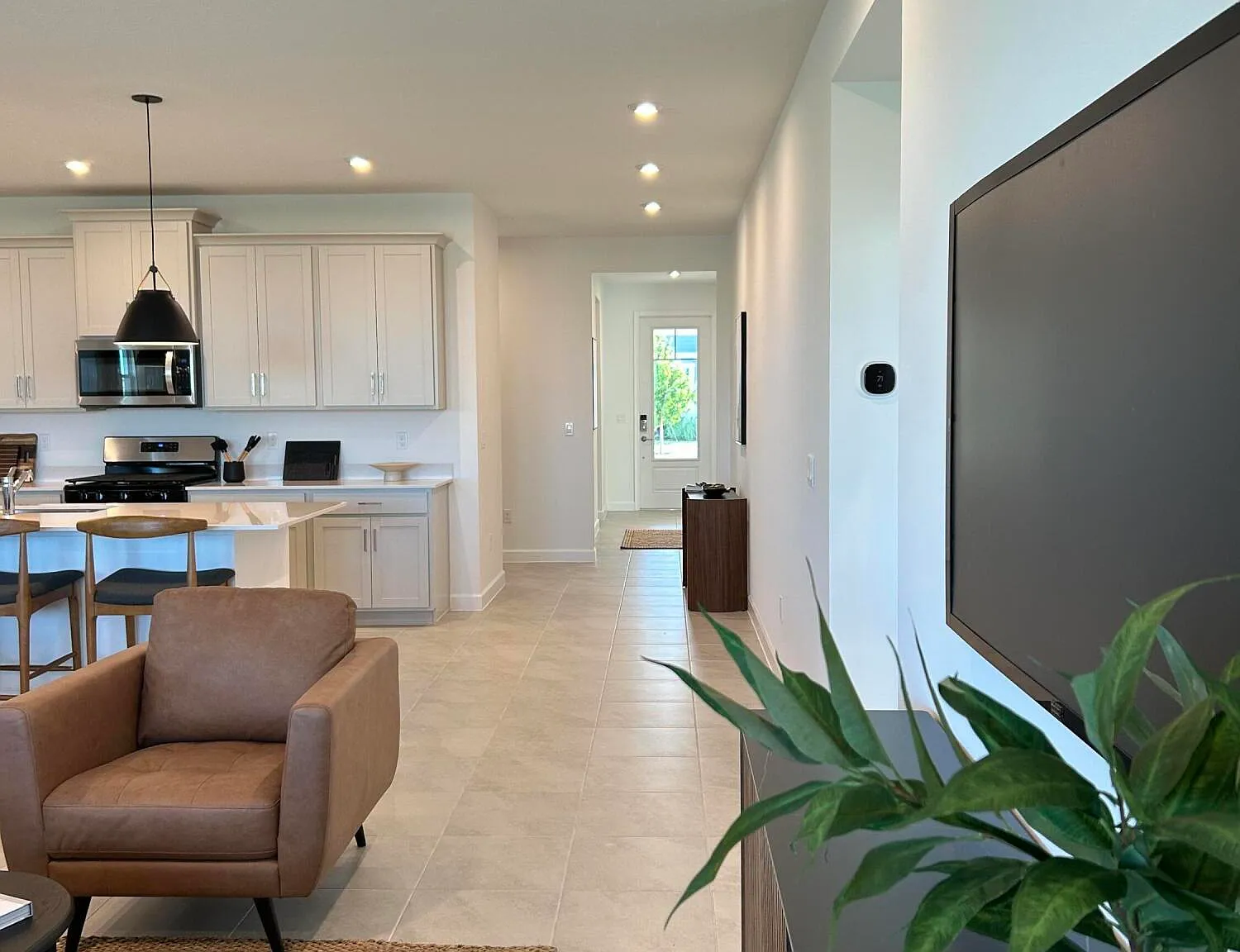 3 bed, 2.5 bath, 2209 sqft, $3,500 — Photo 3