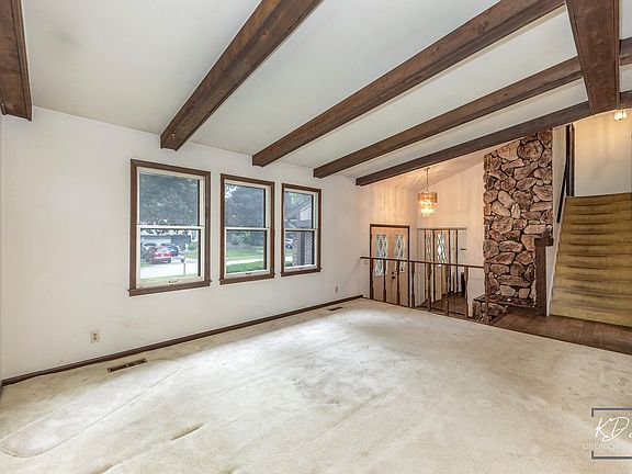 3rd image of 446 Galahad Rd