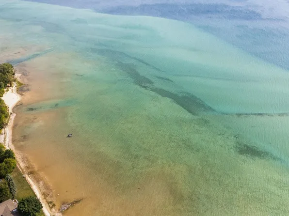 5380 S West Bay Shore Dr, Suttons Bay, MI 49682