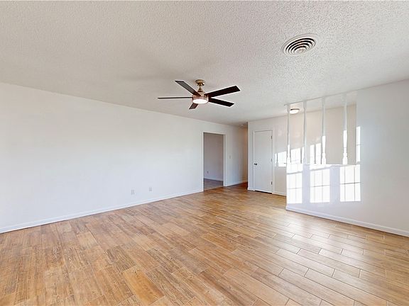 4th image of 1001 W Callahan Dr