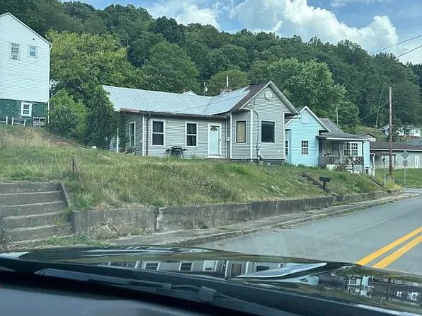 143 S Main Ave, Weston, WV 26452