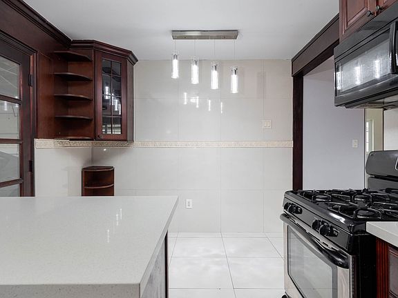 3rd image of 7718 Woodbine Way