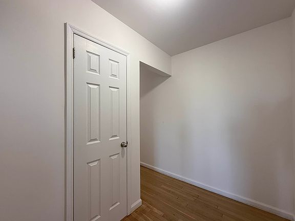 5th image of 3620 Parsons Blvd APT 6F