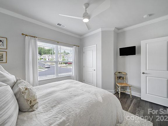 5th image of 5101 Helmsworth Dr