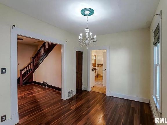 5th image of 129 N Bergan Ave