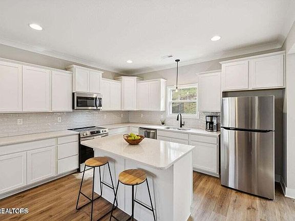 5th image of 125 Kingberry St