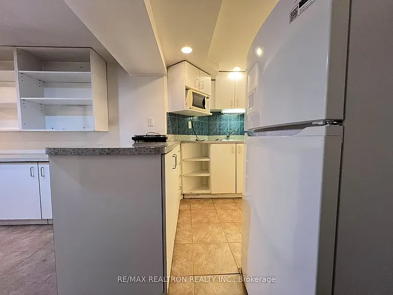 108 Admiral Rd #6 — Photo 9