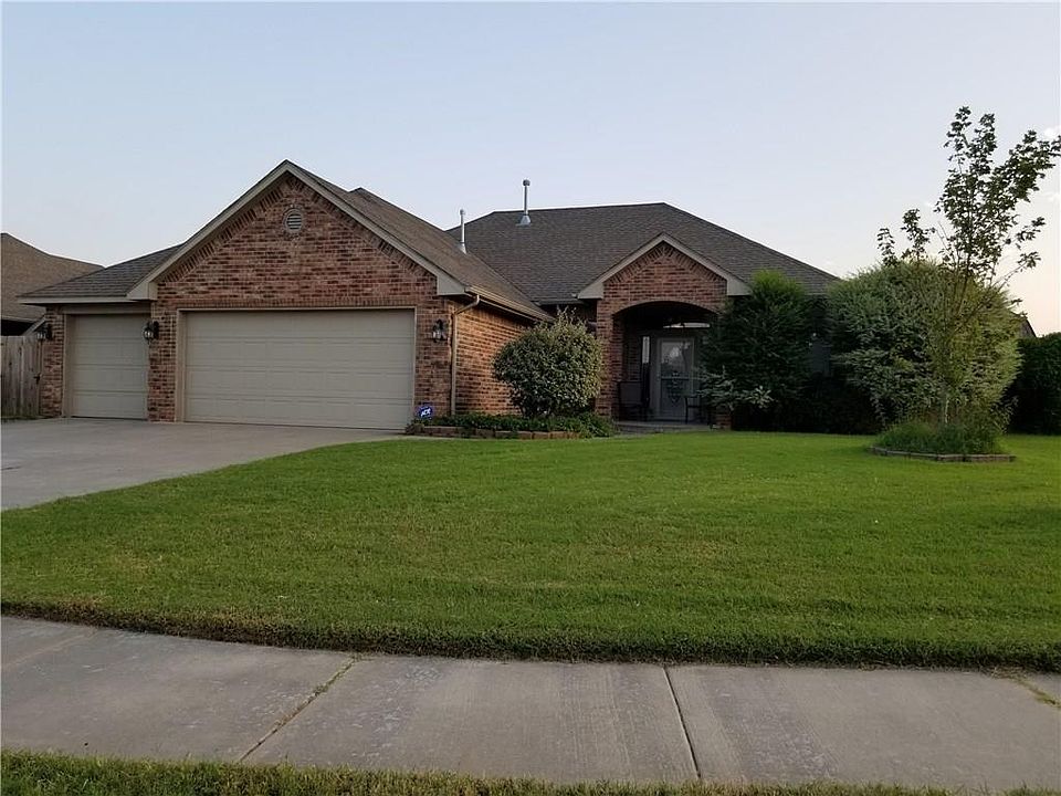 1st image of 558 W Chickasaw Court Way