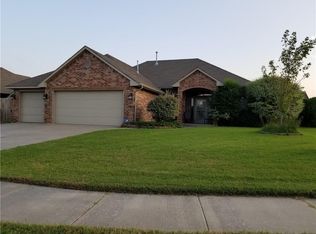 558 W Chickasaw Court Way, Mustang, OK 73064