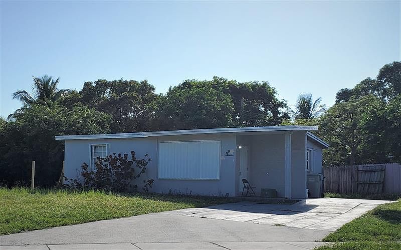 1st image of 1270 NE 42nd St