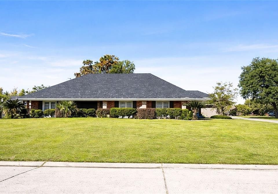 1st image of 2711 Cedarlawn Dr
