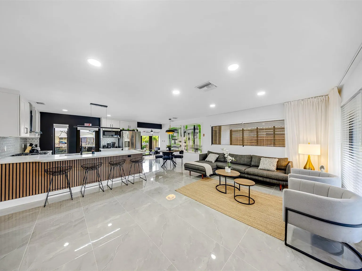 3 bed, 2.0 bath, 1387 sqft, $6,500 — Photo 3