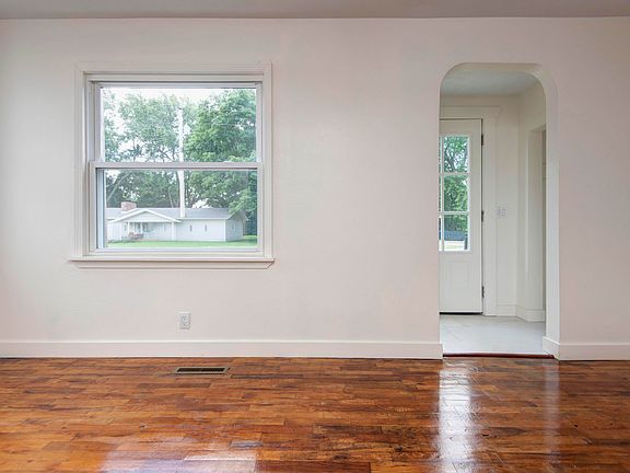 4th image of 209 W State Street