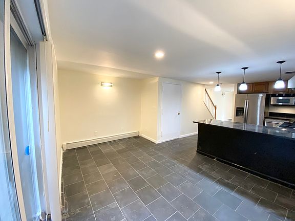 4th image of 31 W 131st St #A