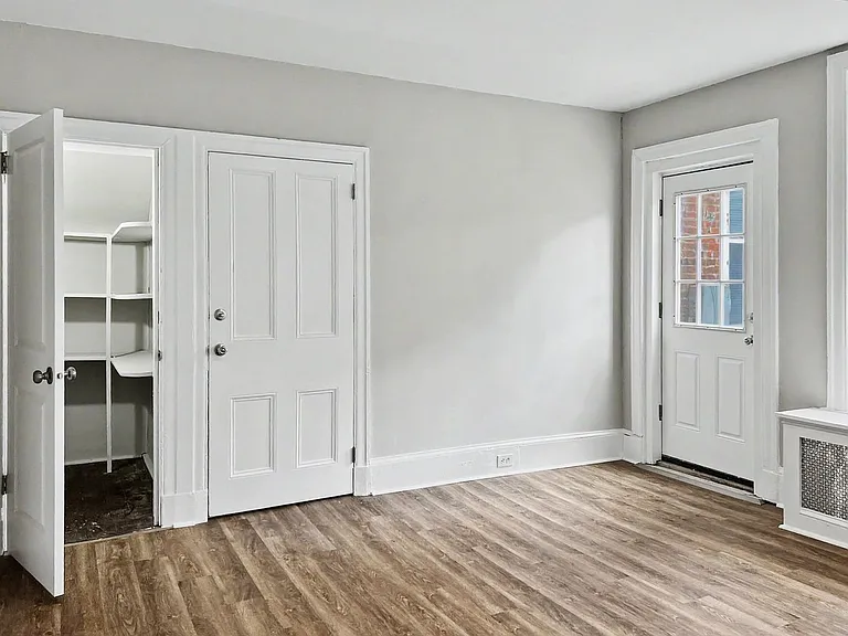 130 E Chestnut St — Photo 14
