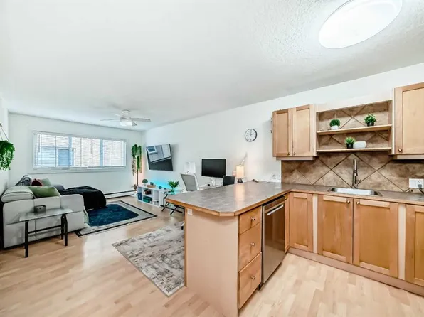 310 S 22nd Ave SW #8, Calgary, AB T2S 0H4