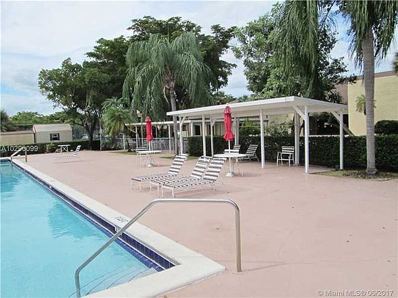 Fantastic 2/2 Condo in Adult Community