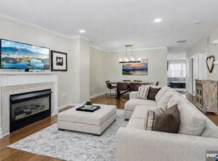 273 Roslyn Ct, West New York, NJ 07093