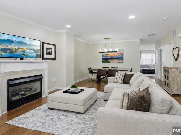 273 Roslyn Ct, West New York, NJ 07093