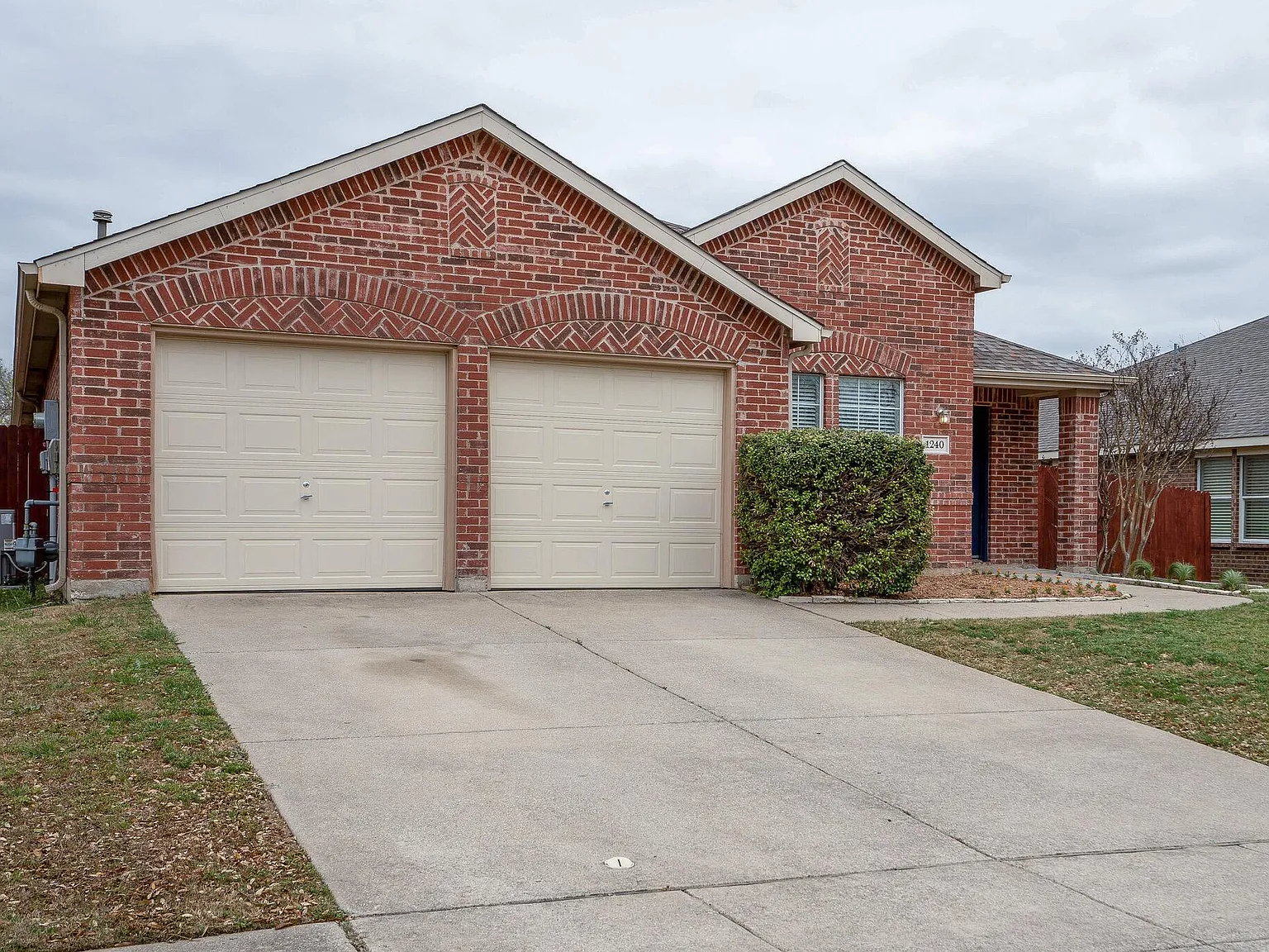 1240 Miller Ln — Photo 3