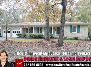 2222 Foxhorn Rd, Trent Woods, NC 28562