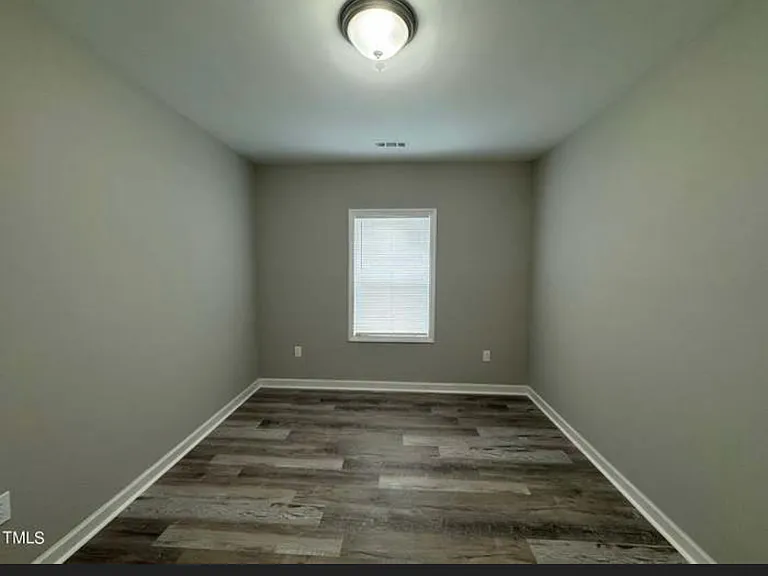 409 Spring Ct — Photo 6