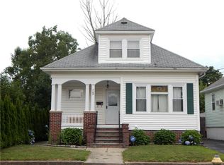 749 Academy Ave, Providence, RI 02908