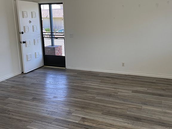 3rd image of 4220 Larwin Ave