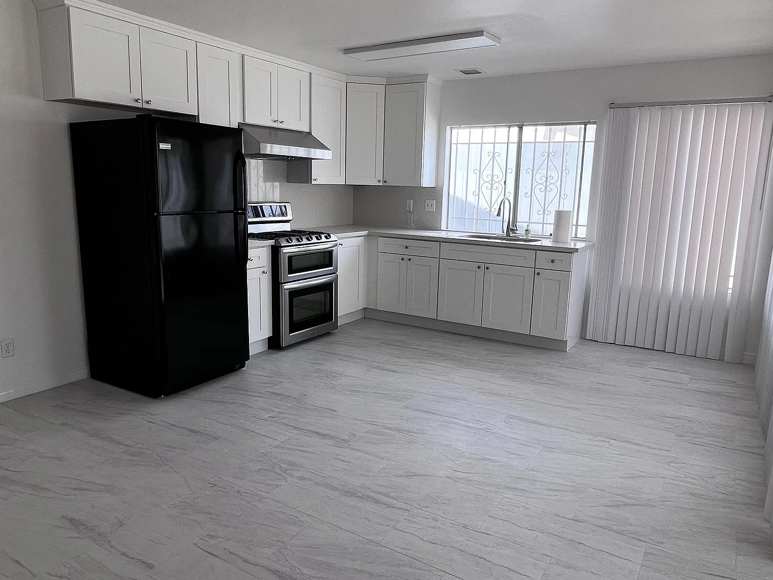3 bed, 1134 sqft, $3,800 — Photo 3
