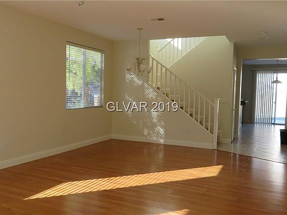 4th image of 284 Hickory Heights Ave