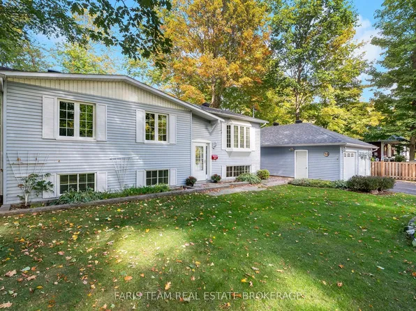 8 Pinecone Ave, Tiny, ON L9M 0J2