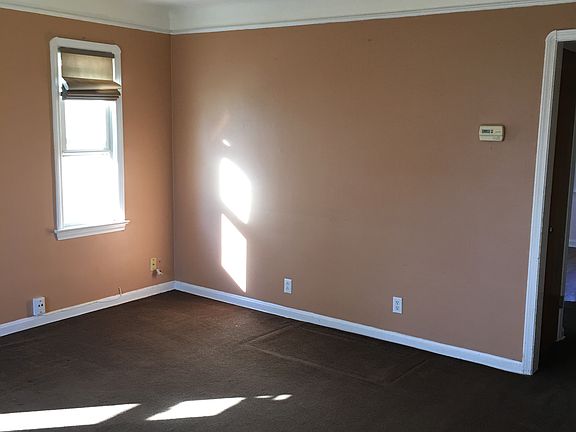 3rd image of 7906 Theota Ave