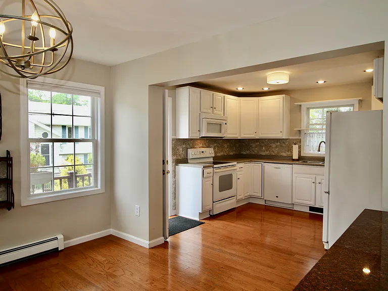37 Green St #1 — Photo 7