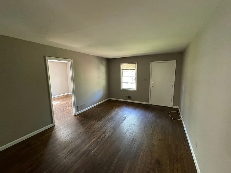 1210 Dewey St — Photo 5