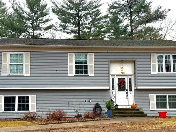 1712 Flat River Rd, Coventry, RI 02816