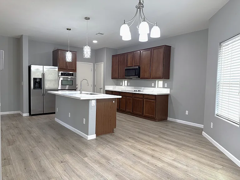 4056 E Devon Dr — Photo 9