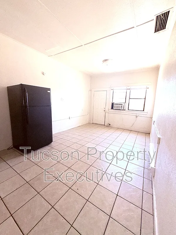 2 bed, 1.0 bath, 700 sqft, $650 — Photo 3