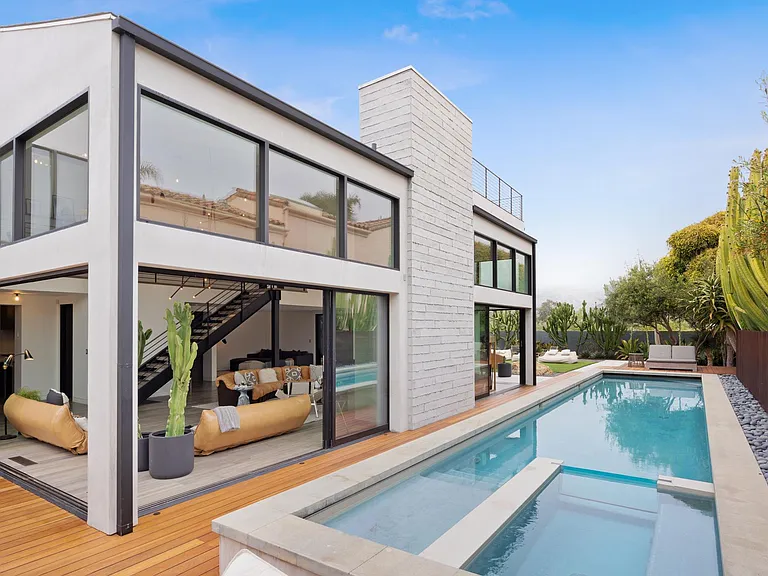 A chlorine-free pool/spa, for your enjoyment.