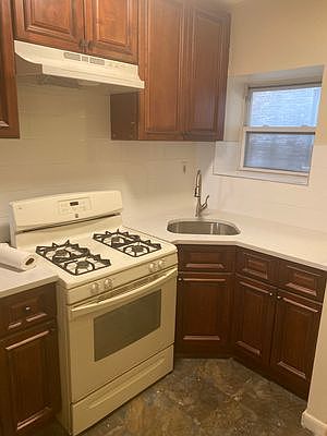 5th image of 868 Jefferson Ave #2B