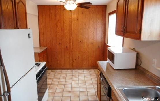 5th image of 23509 Blackett Ave