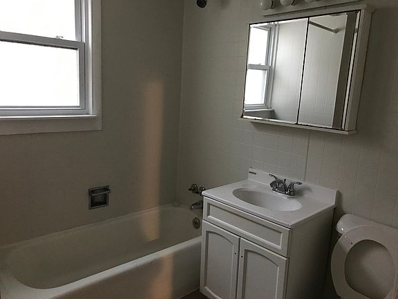 5th image of 449 Garfield Ave