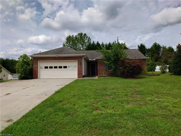 9544 Oakbrook Rdg, Rural Hall, NC 27045