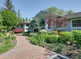 318 Split Rock Rd, Syosset, NY 11791