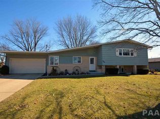 806 N Church St, Roanoke, IL
