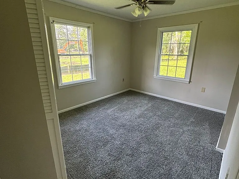 985 Pineland Ave — Photo 6