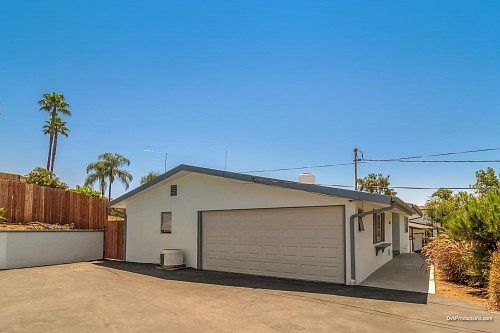 4th image of 1556 Encino Dr